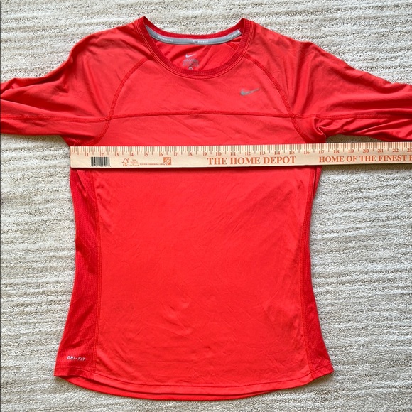 Nike Miller Women’s Long Sleeve Running Red Top Size Medium - Picture 11 of 14